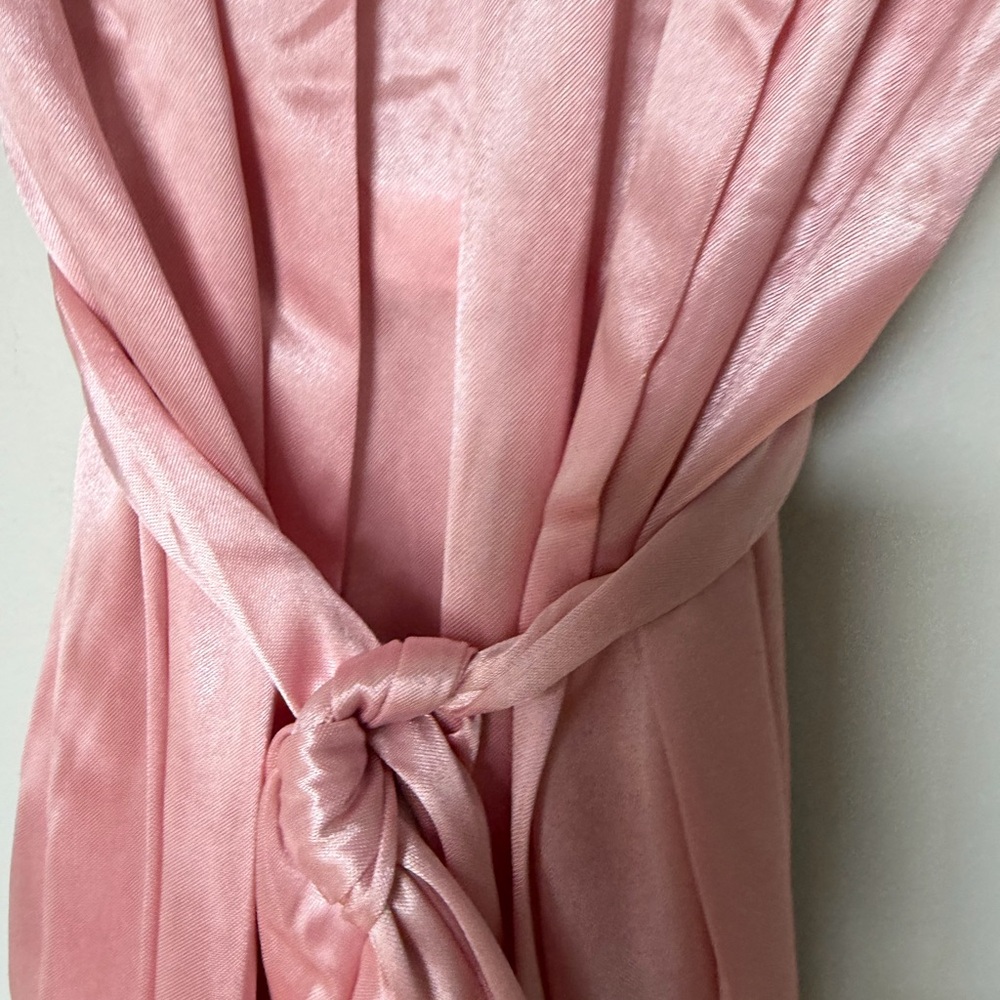 Predire Pink Satin Robe - Picture 6 of 7